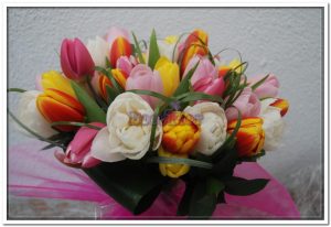 Ramo de aniversário com tulipas1