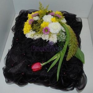 Centro de flores com base organza