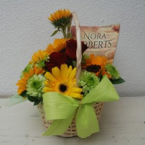 Cesta de Flores e livro