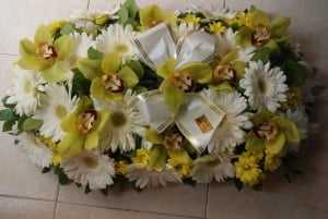 Palma de Funeral em tons branco e amarelo