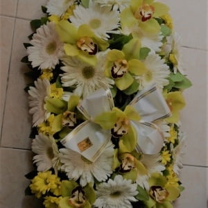 Palma de Funeral em tons branco e amarelo