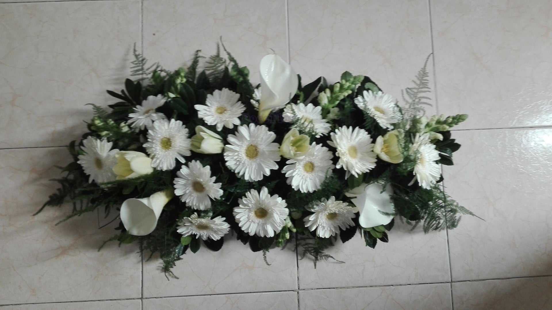 Palma de Funeral em tons brancos