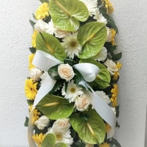 Palma para funeral com antúrios